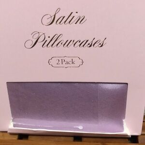 Madison Des Fleurs Paris  NWT 2 Pack Solid lavender Satin Pillowcase’s 20x30 in